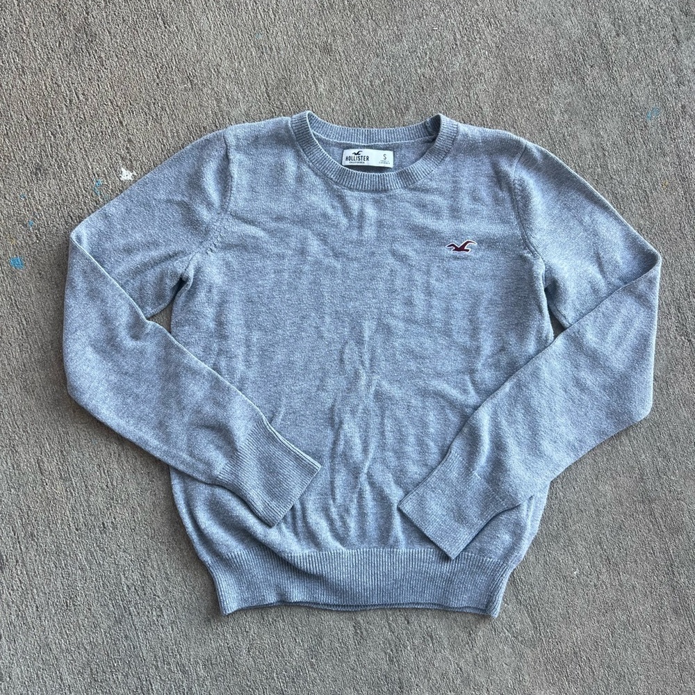 Hollister Light Gray Crewneck Sweater